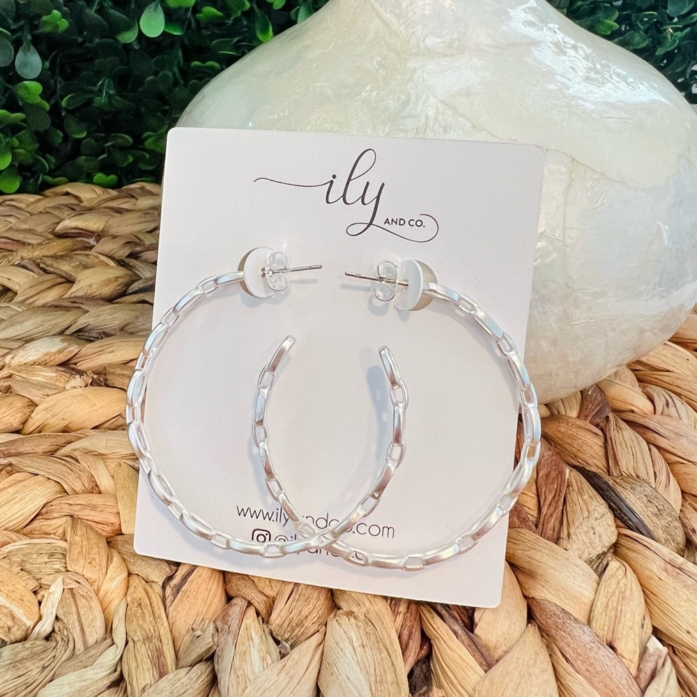 New Silver Tone Chainlink Hoop Earrings | Lightweight | Boutique | Chain Hoops